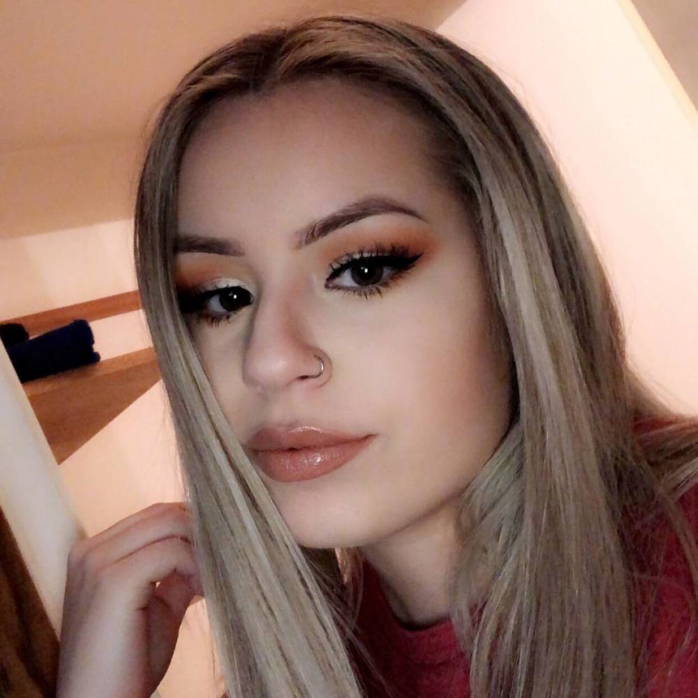 Meet your Posher, Desiray